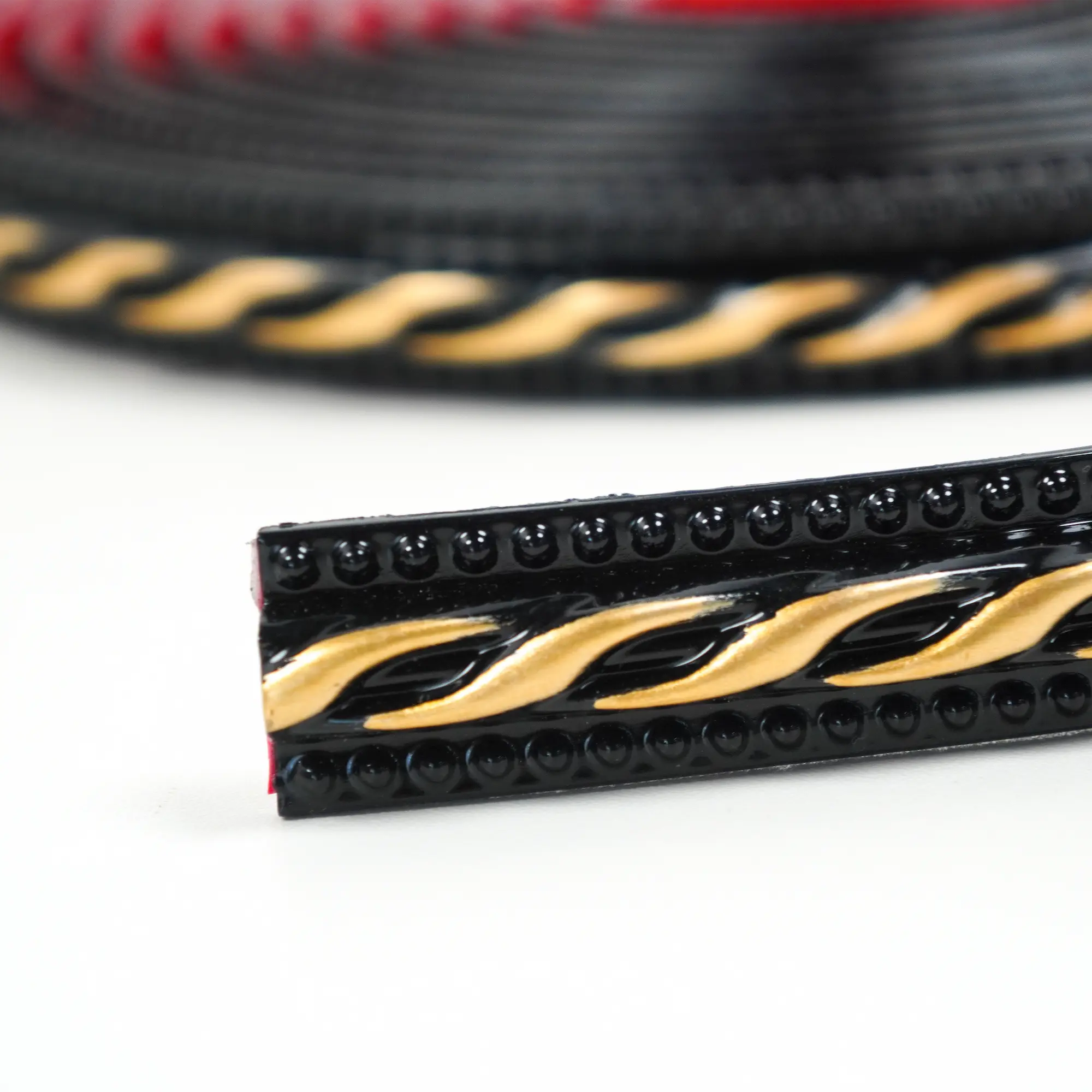 COLAMO Moulure adhésive noire dorée pour plinthes, bordure de carrelage