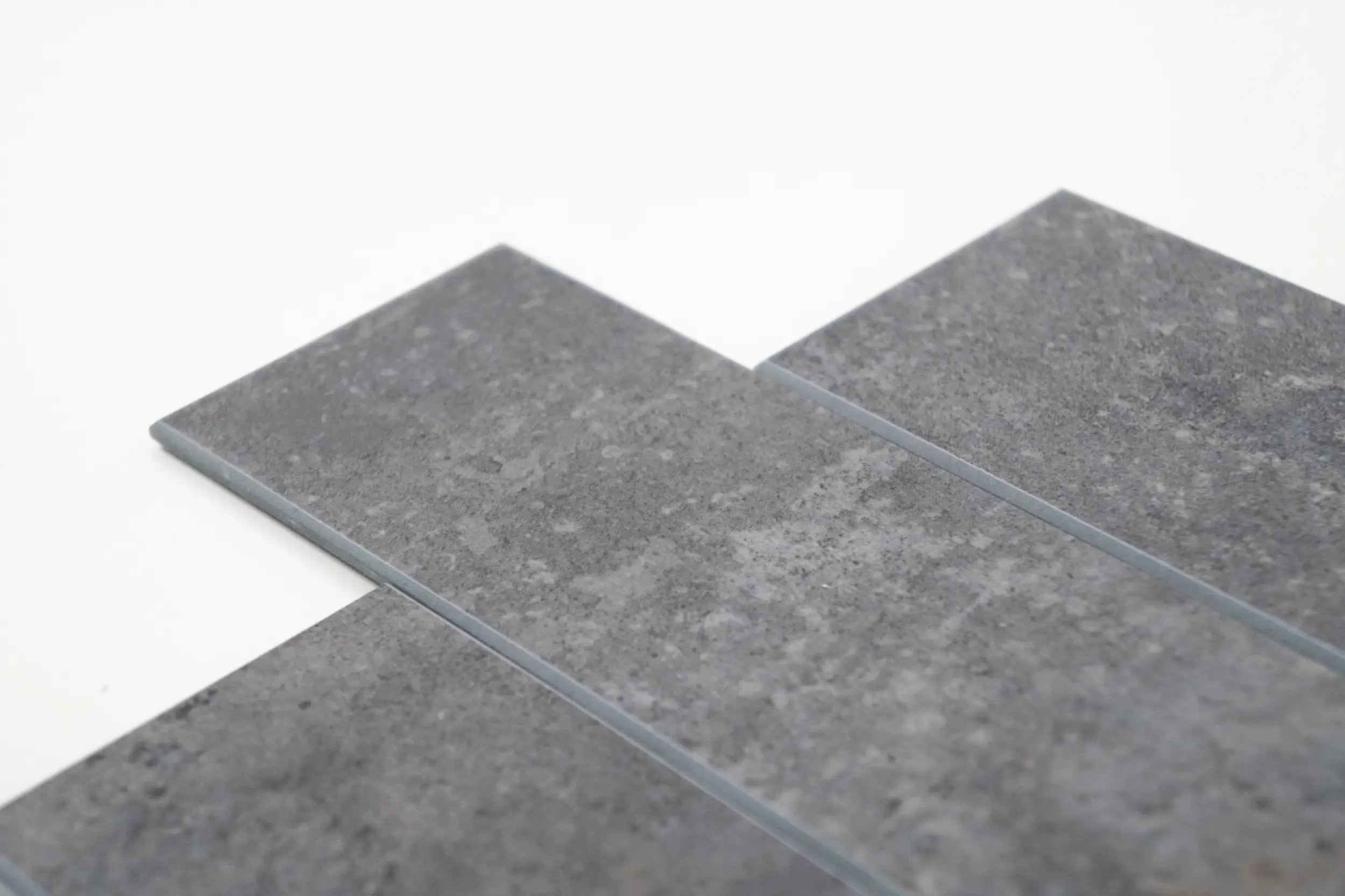 Crédence autocollante en carreaux de métro allongés COLAMO, brun-gris
