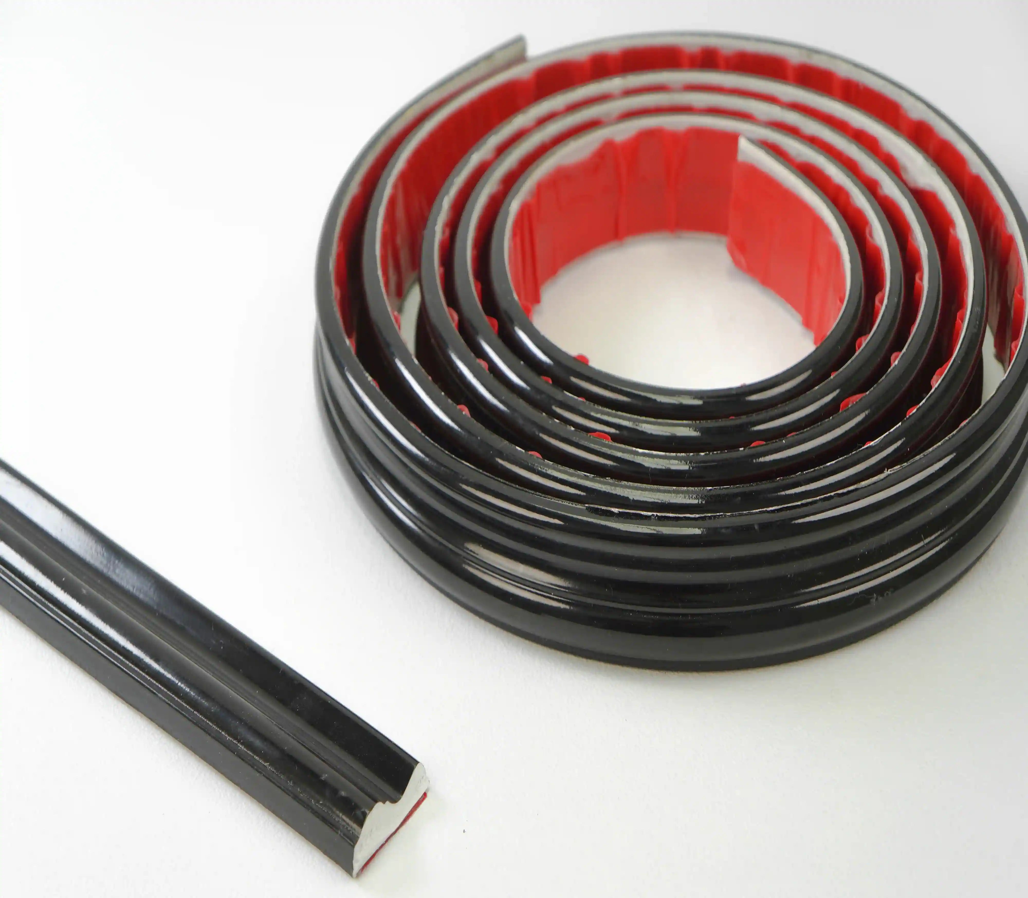 COLAMO Moulure adhésive noire pour plinthes, bordures de carrelage 